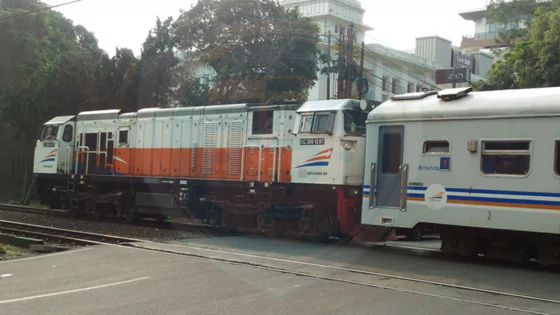 kereta api lodaya bisnis_telah ada sejak beroperasi 11 maret 1992