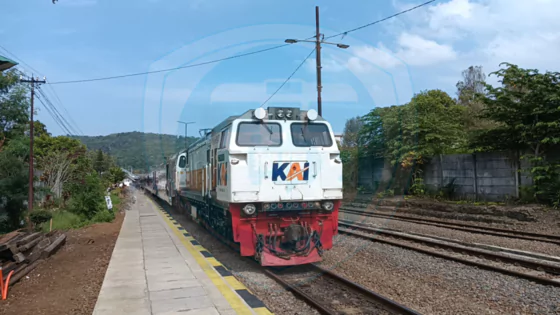 ka lodaya bandung solo 1 berhenti di stasiun cipeundeuy